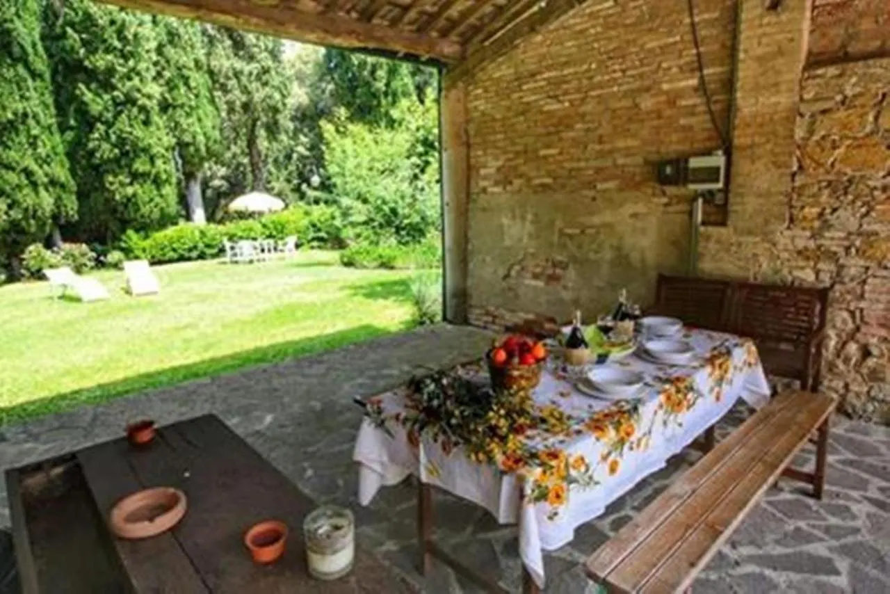 Agriturismo Bellavista Radicondoli مزرعة للإقامة